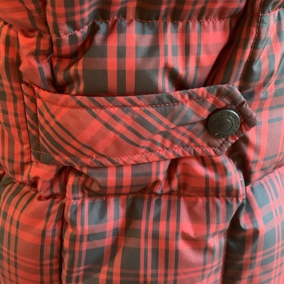 Eddie Bauer s XL red and black goose down quilted vest - Picture 3 of 9